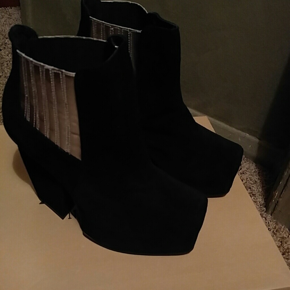 Messeca New York Funky Boots (NWOT)